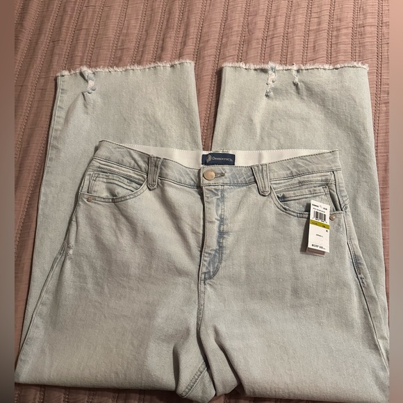 NWT Democracy
Women's "Ab" Solution Skyrise Frayed-Hem Wide-Leg Boyfriend Jeans - Picture 6 of 15